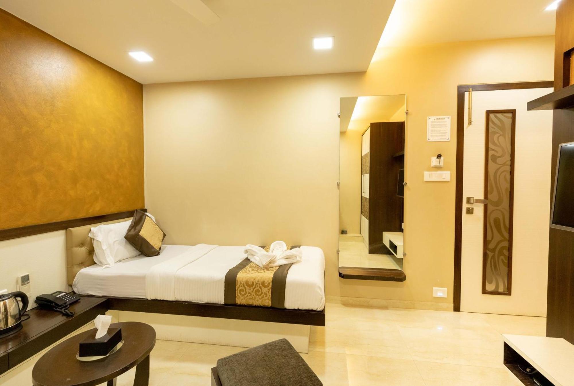 The Majlis Hotel - Colaba Bombaj Exteriér fotografie